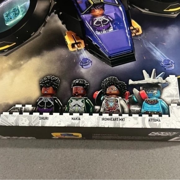 Retired LEGO Marvel Black Panther Shuri’s Sunbird 76211 - Picture 6 of 8